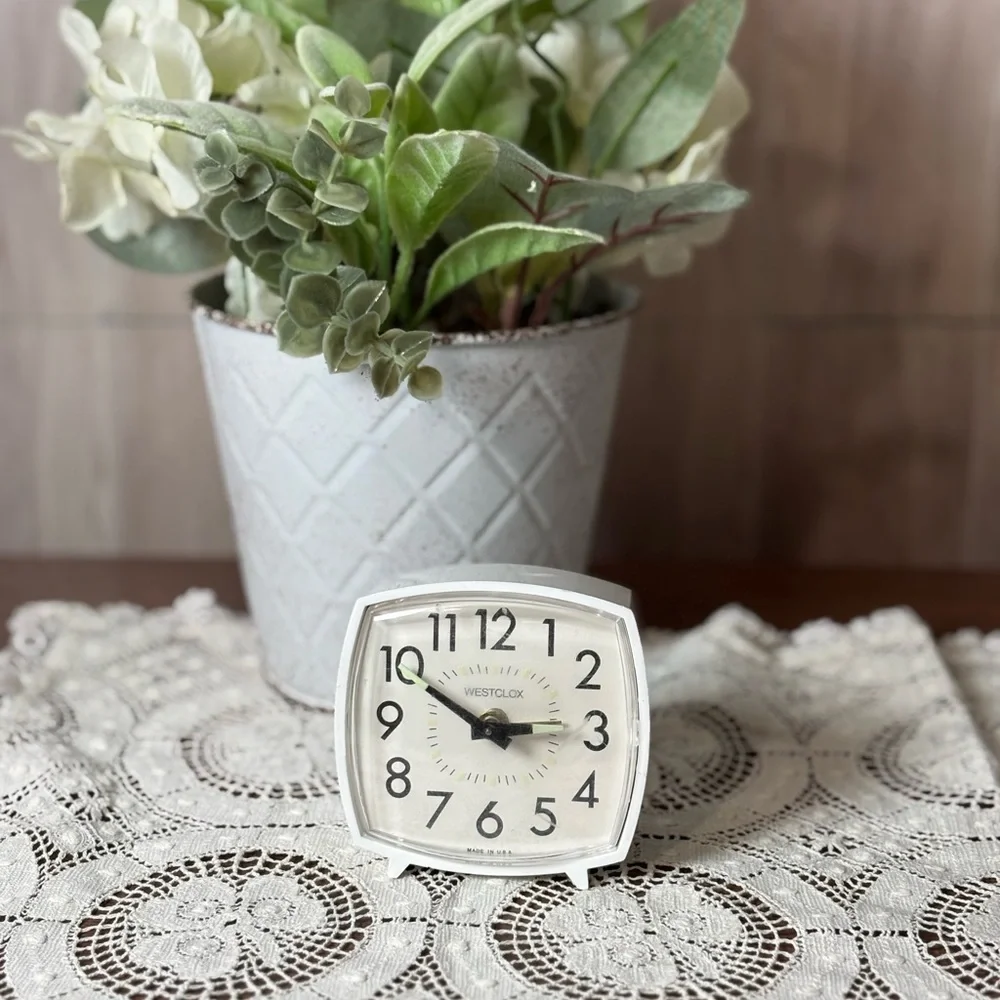 Westclox Vintage Wind Up Alarm Clock Classic Table Clock